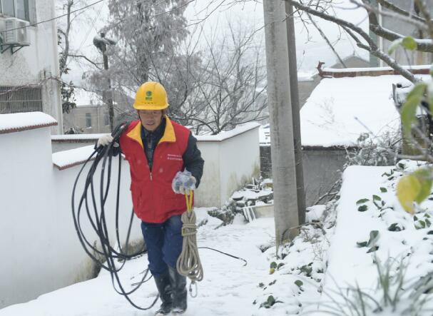 国网余姚市供电公司四明山风雪装表人