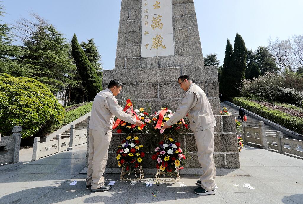 大唐环境特许经营分公司开展红色清明祭扫活动