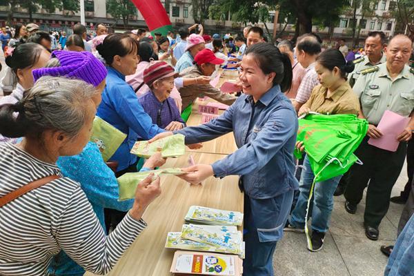 凌云供电公司积极开展安全用电咨询宣传