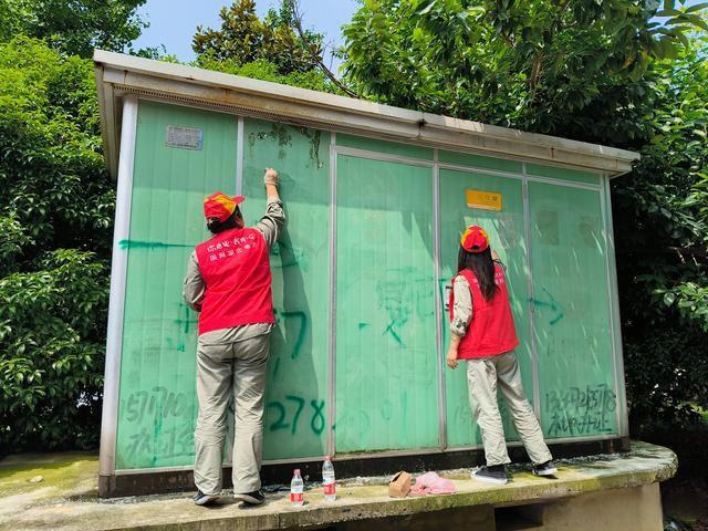 国网阳新县供电公司清除“牛皮癣” 美化展新颜