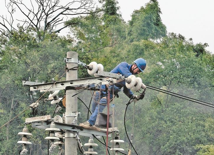 村里新建农排抽水站,架好杆线只待送电