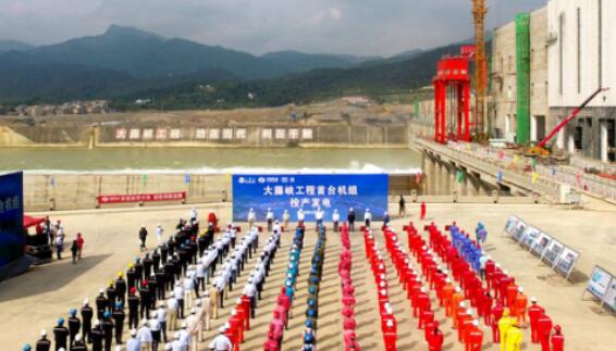 中国水电八局安装的大藤峡首台机组投产发电