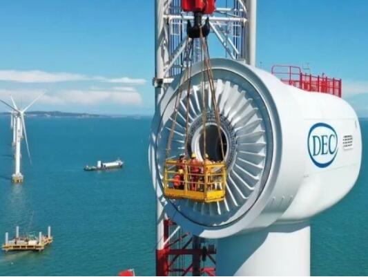 我国首台10兆瓦海上风电机组成功并网发电