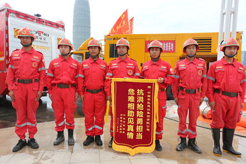 河南省委省政府领导看望慰问中国安能三局抢险救援队