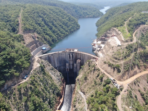刚果(金)布桑加水电站大坝全面封顶至885米高程