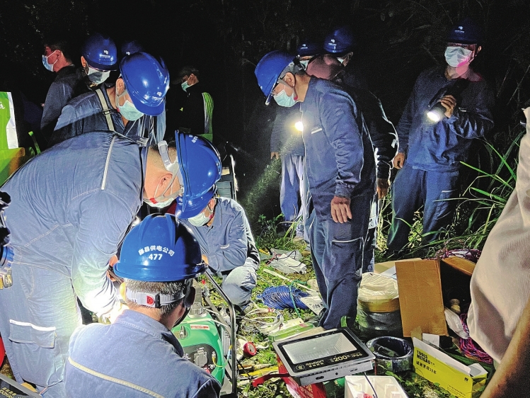 南方电网全力做好藤县东航空难现场救援用电保障