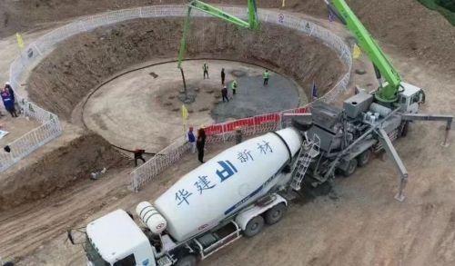 甘肃礼县100兆瓦风电项目首台风机基础垫层浇筑竣工