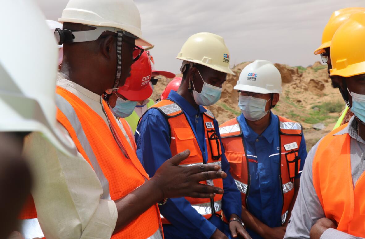 世界银行等十三家银行到尼日尔凯大吉水电站项目检查指导