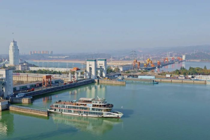 三峡枢纽河段首次实现过闸船舶防污染在线监测