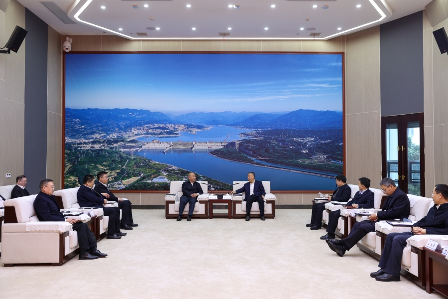 三峡集团与中国中铁座谈