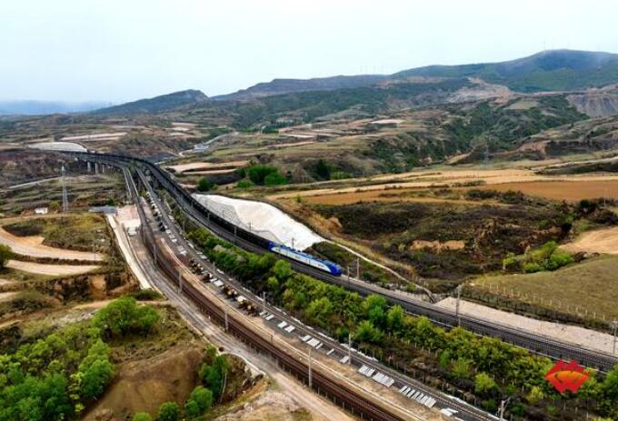 国家能源集团朔黄铁路两万吨列车累计运输煤炭超10亿吨