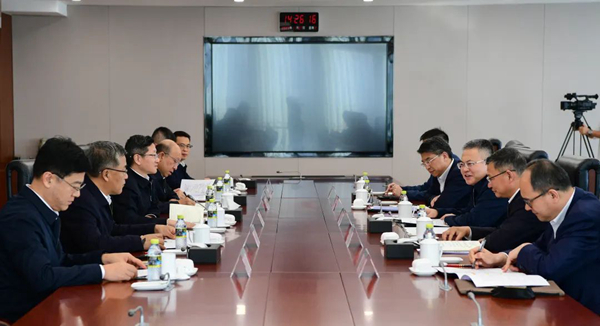 华电集团总经理叶向东与国家能源集团总经理余兵举行会谈