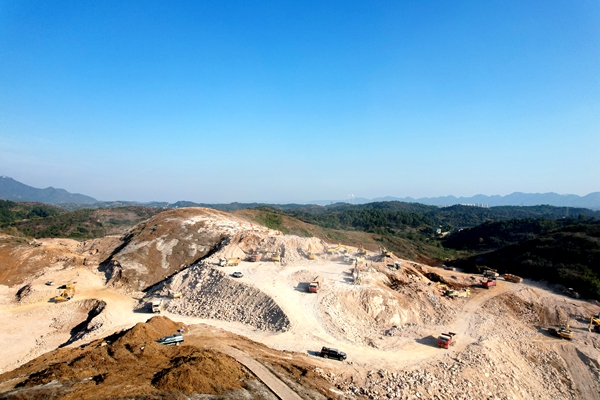 陕煤石电公司三期项目场地平整工程有序推进